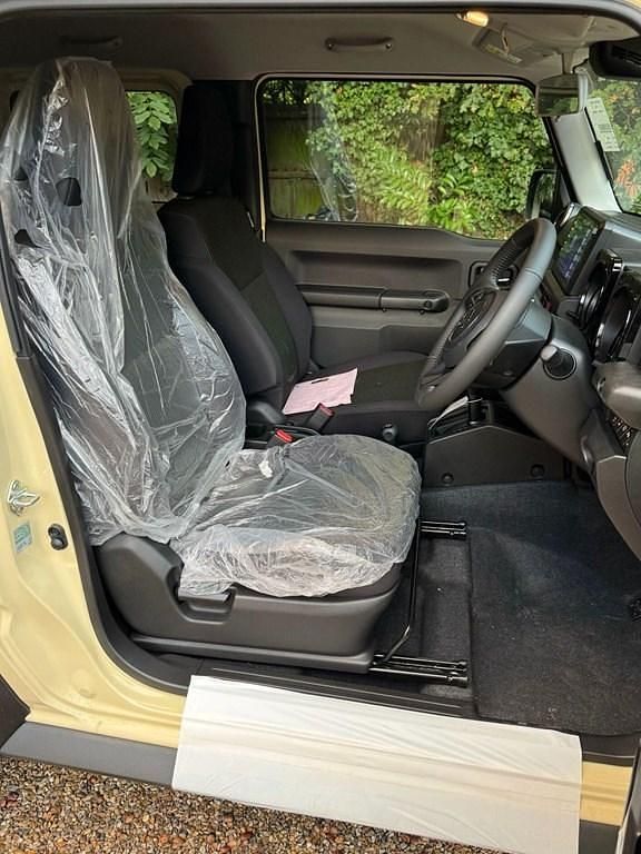 Używany Suzuki Jimny SZ5 101 KM (74 kW) 2024 Czarny SUV