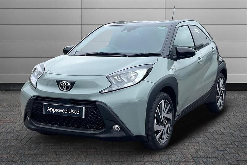 Used Toyota Aygo X 72 HP (52 kW) 2025 Tarragon with black SUV