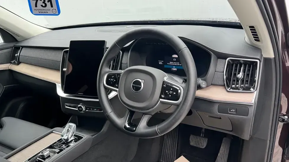 Used Volvo XC90 Plus 250 HP (183 kW) 2025 Red SUV