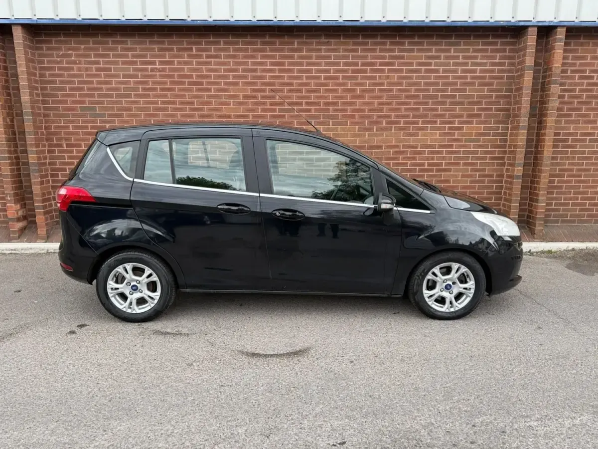 Second-hand Ford B-MAX Zetec 105 CP (77 kW) 2014 Negru Monovolum