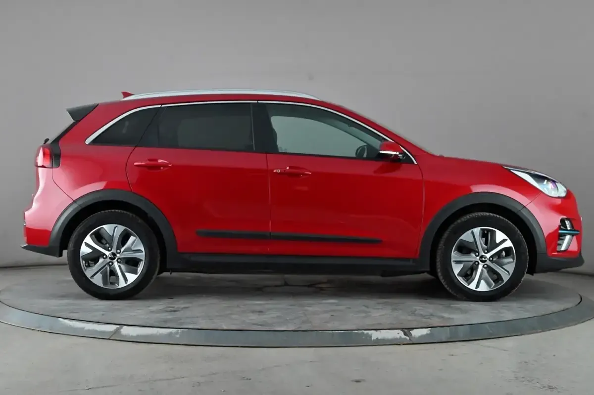 Used Kia Niro 150 kW (204 HP) 2022 Red SUV