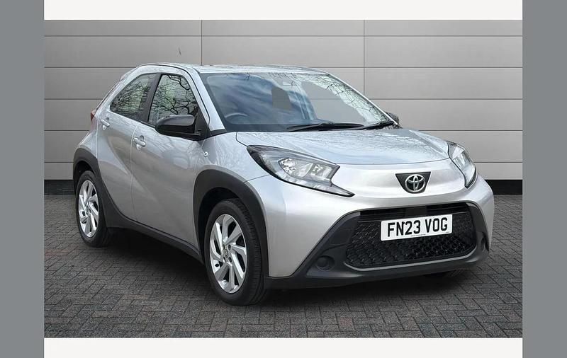 Used Toyota Aygo X PURE 72 HP (52 kW) 2023 Silver SUV