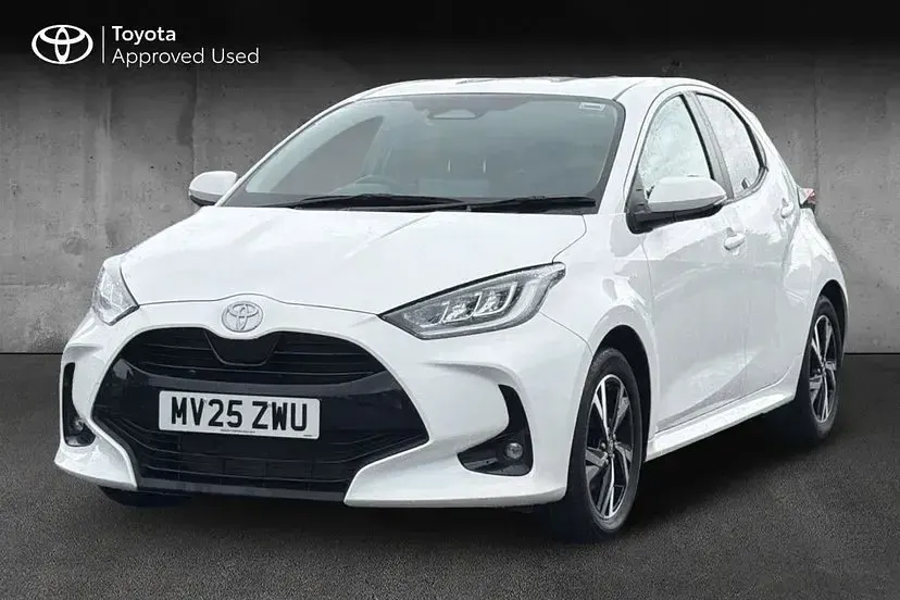 Used Toyota Yaris Design 116 HP (85 kW) 2025 White Hatchback