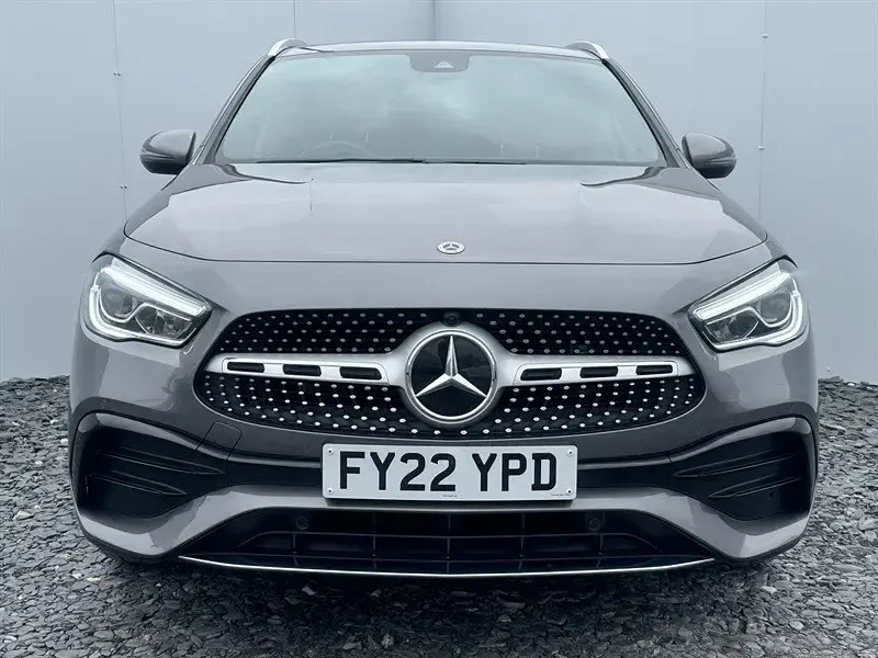 Usado Mercedes GLA180 Executive 136 HP (100 kW) 2022 Cinzento SUV