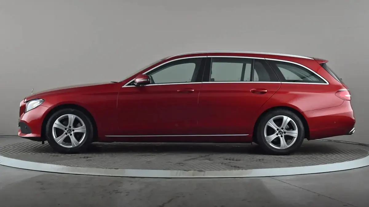 Gebraucht Mercedes E220 SE 194 PS (142 kW) 2017 Rot Kombi