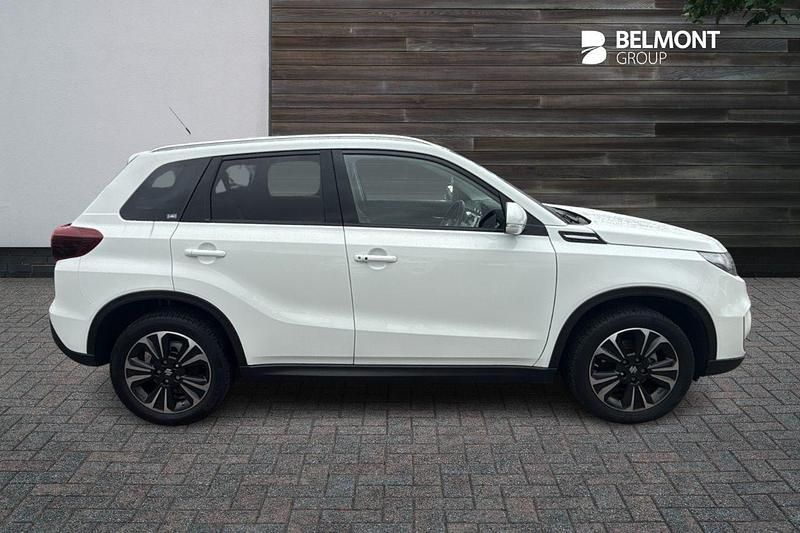 Used Suzuki Vitara SZ5 140 HP (102 kW) 2022 White Hatchback