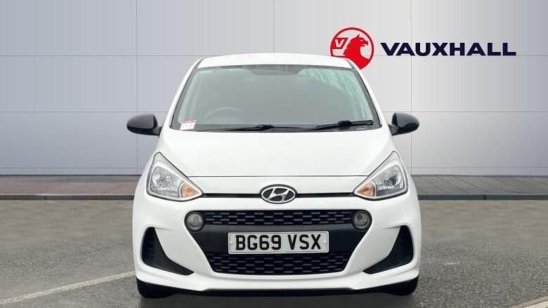 Used Hyundai i10 67 HP (49 kW) 2019 White Hatchback
