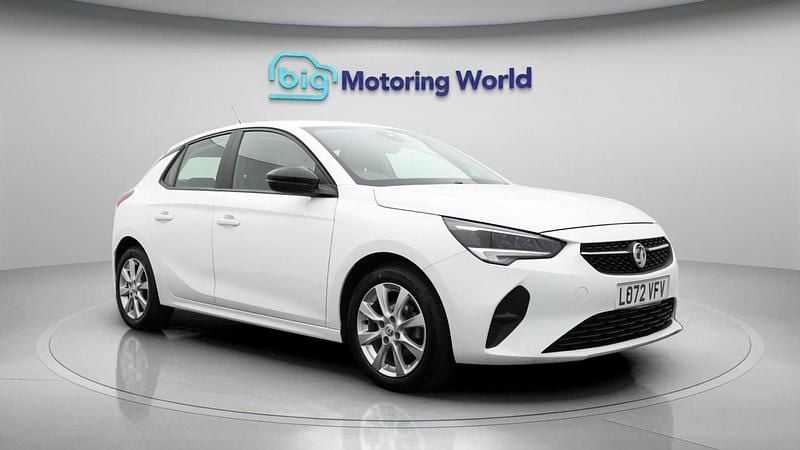Used Vauxhall Corsa Design Edition 75 HP (55 kW) 2022 White Hatchback