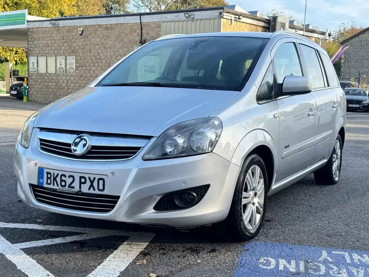 Used Vauxhall Zafira Design Edition 110 HP (80 kW) 2012 Silver MPV