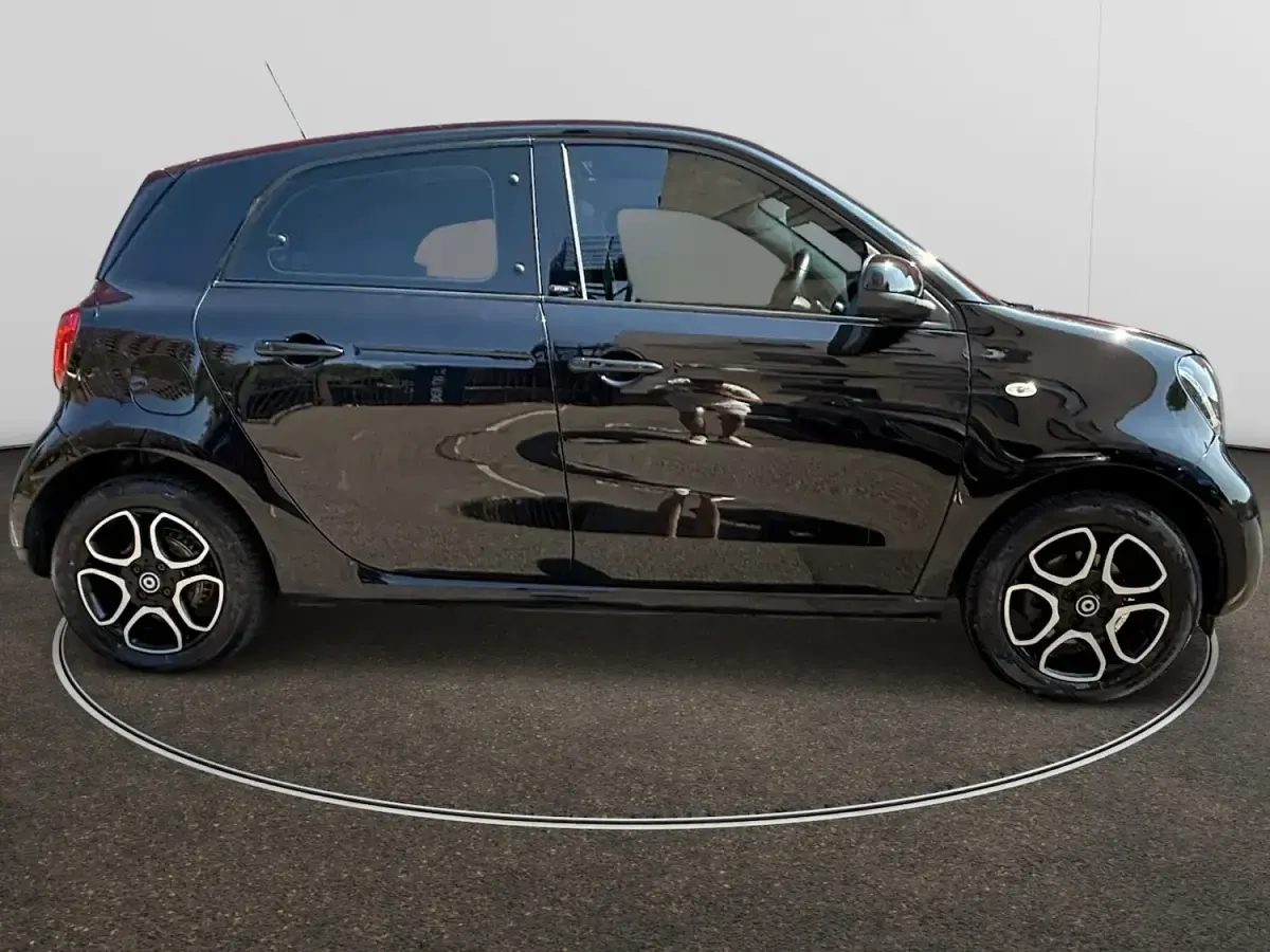 Used Smart ForFour Premium 2018 Black Hatchback