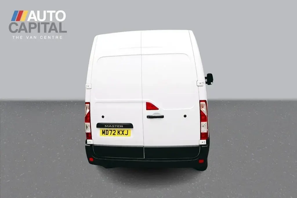 Used Renault Master Business 135 HP (99 kW) 2022 White MPV