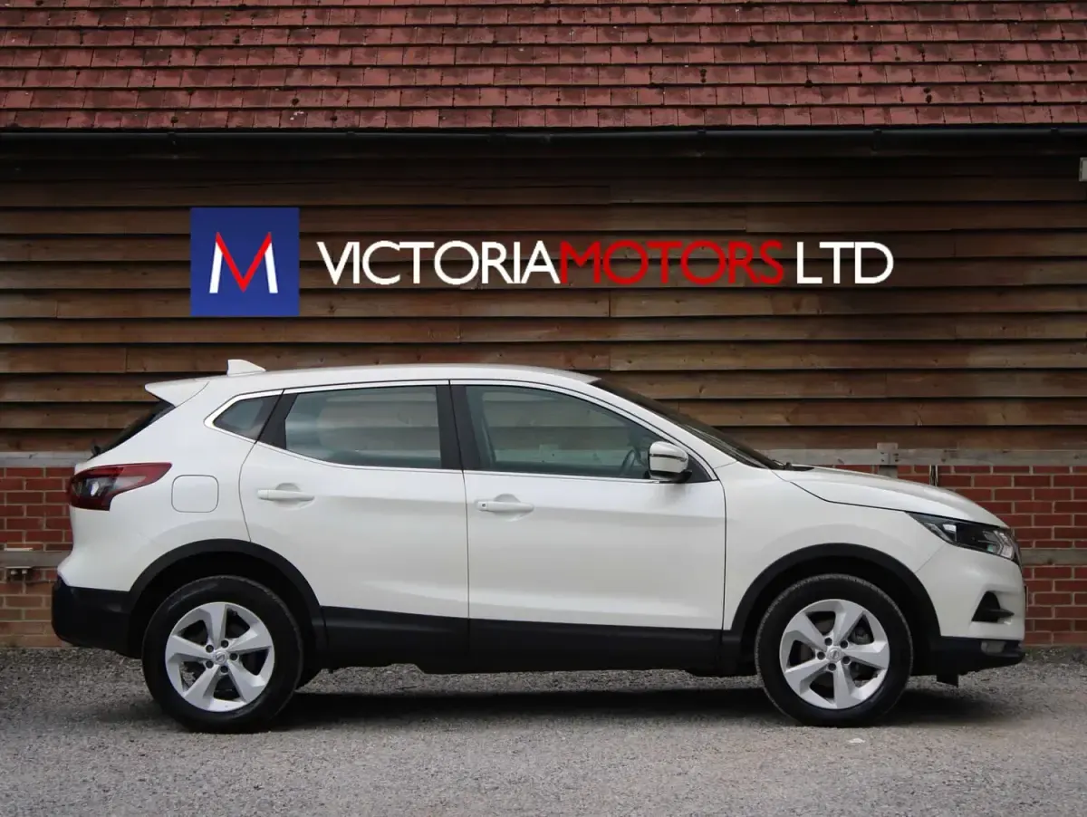 Used Nissan Qashqai Acenta Premium 2021 White SUV