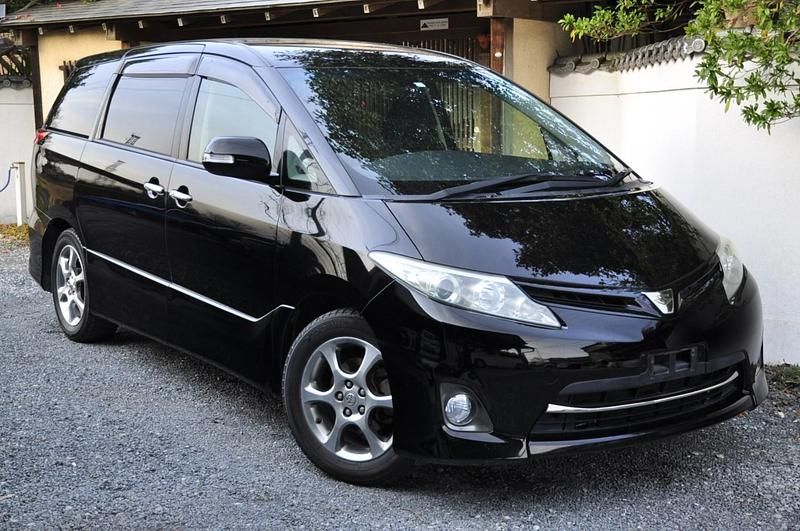 Begagnad Toyota Estima 2011 Svart Minibuss