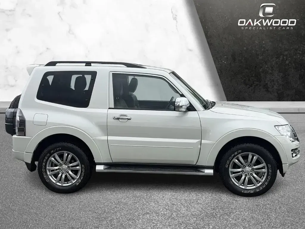 Used Mitsubishi Shogun Warrior 197 HP (144 kW) 2015 White SUV