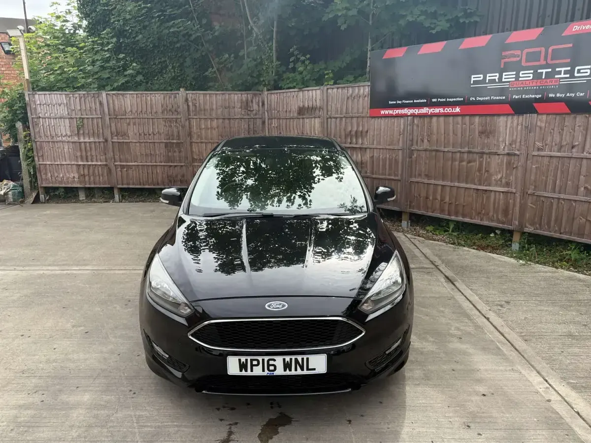 Used Ford Focus Zetec 120 HP (88 kW) 2016 Black Hatchback