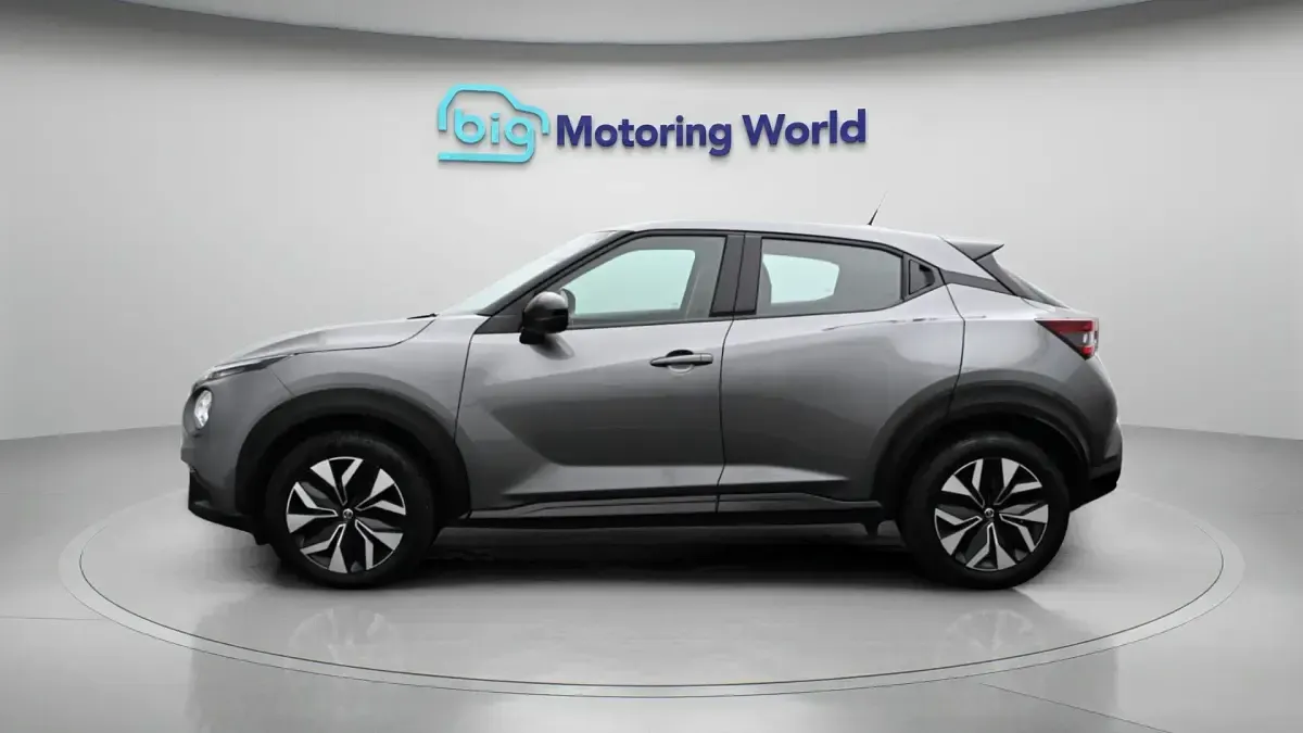 Używany Nissan Juke Acenta 114 KM (83 kW) 2022 Szary SUV