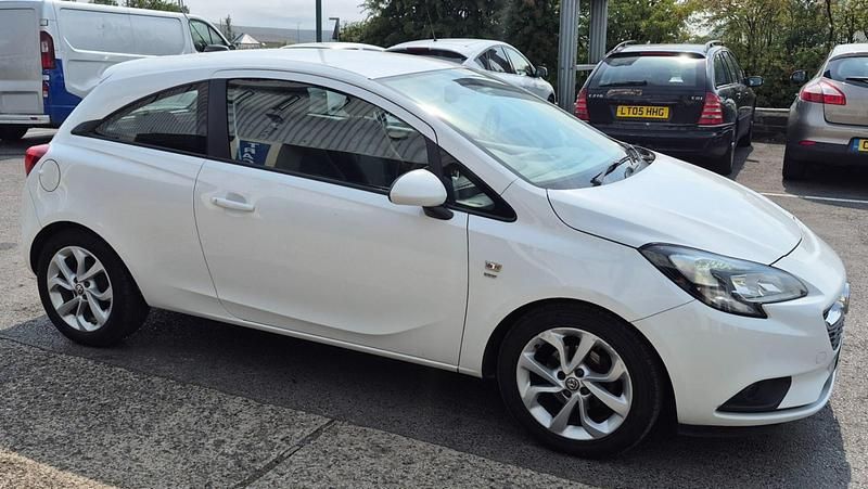 White Used 2016 Vauxhall Corsa Hatchback | £4,695 (Fair price) - Image 1/4