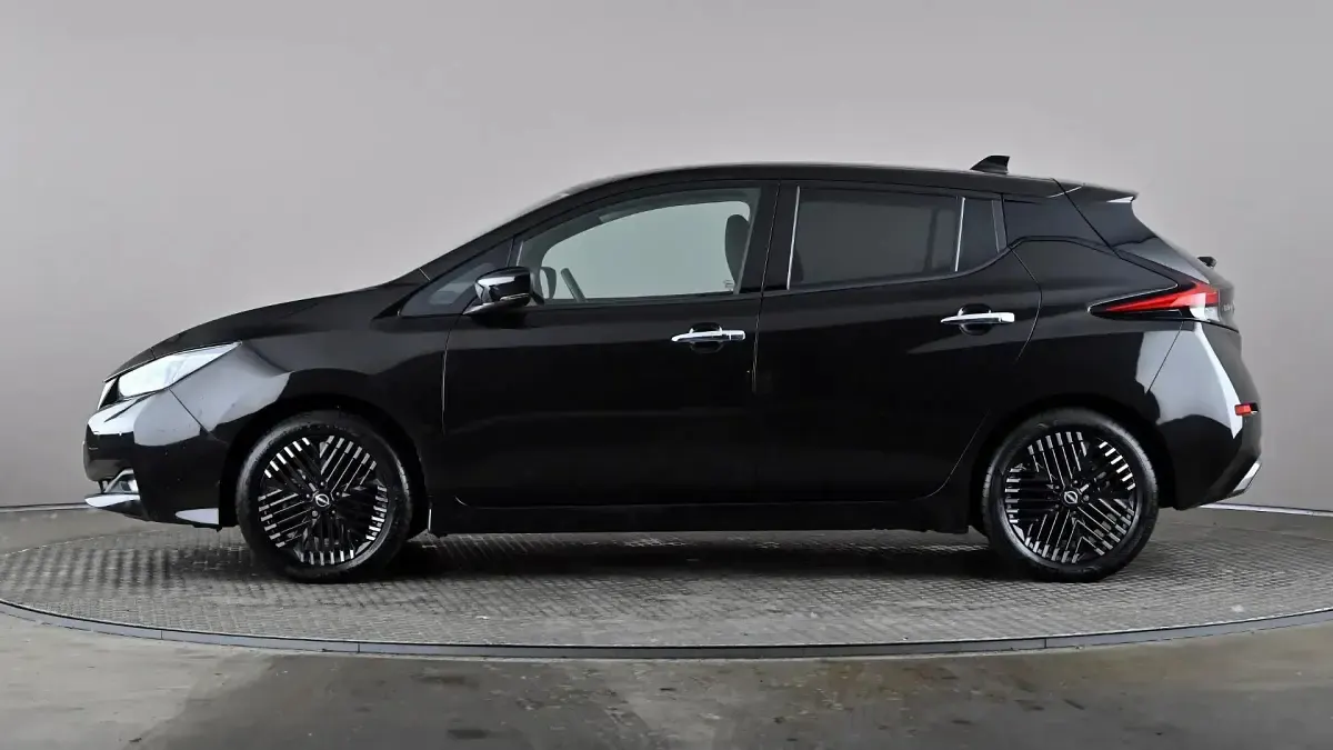 Gebraucht Nissan Leaf N-Connecta 110 kW (150 PS) 2023 Schwarz Kleinwagen