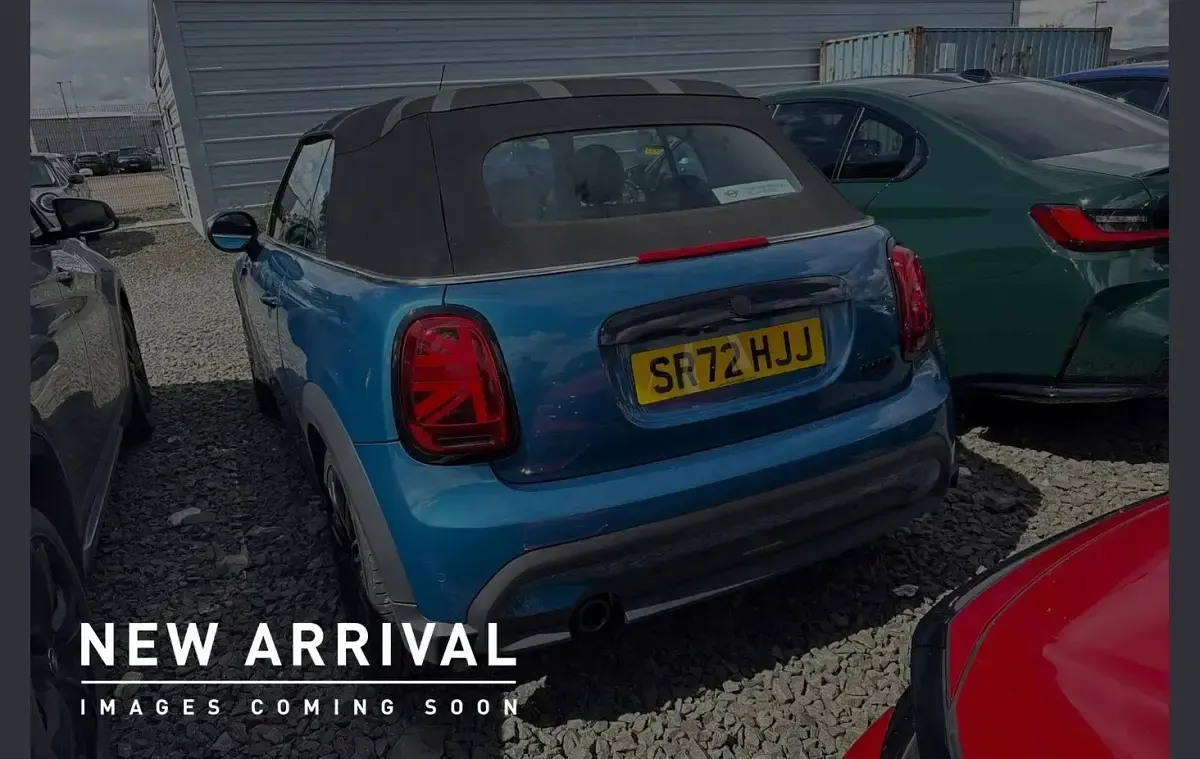 Usado Mini Cooper Cabriolet Exclusive 134 HP (98 kW) 2022 Azul Cabrios