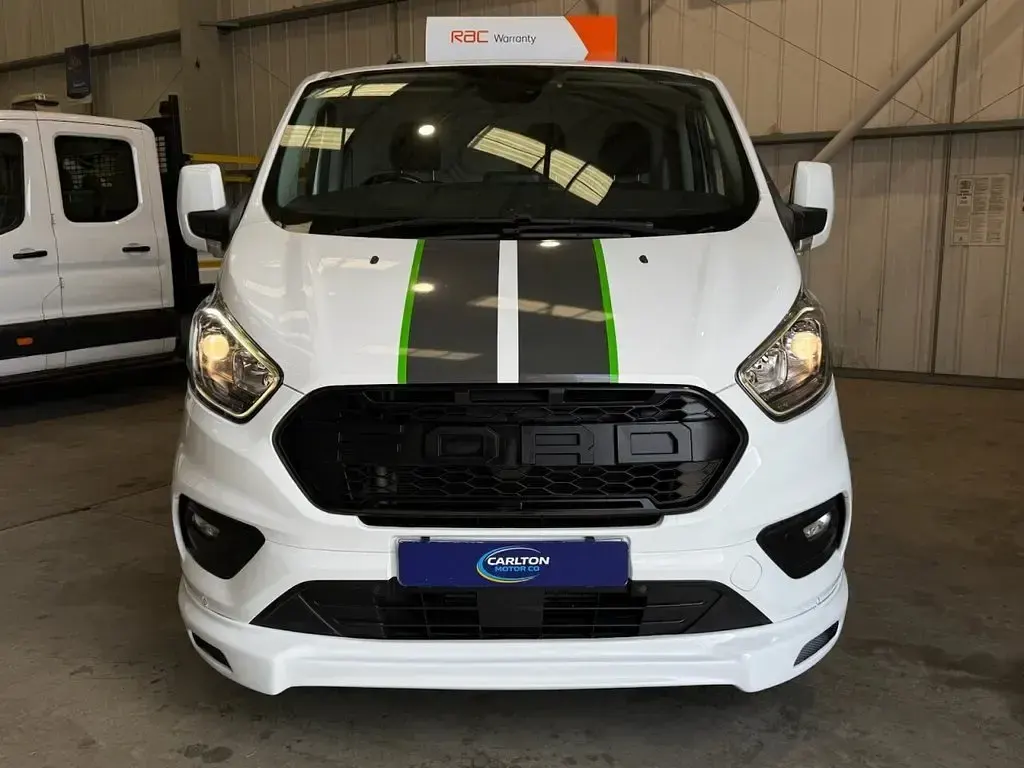 Used Ford Transit Custom Limited 130 HP (95 kW) 2022 White Van