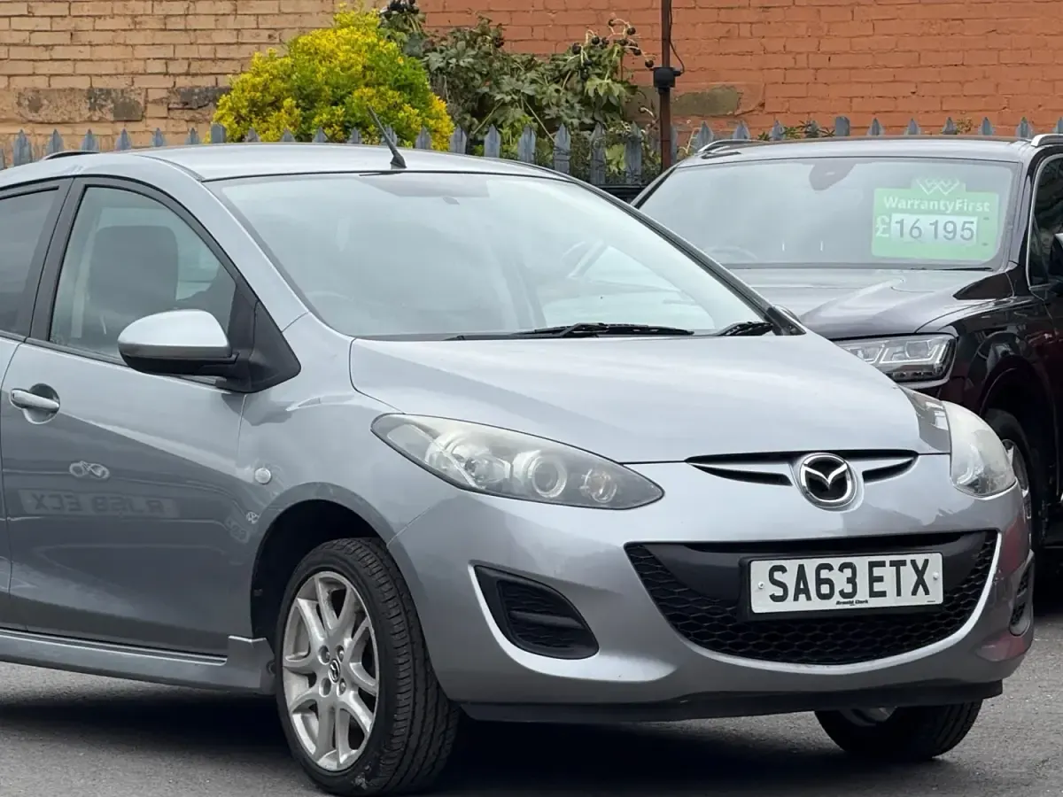 Używany Mazda 2 2013 Srebrny Hatchback