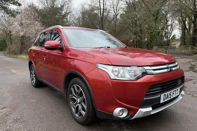 Used Mitsubishi Outlander 2015 Red SUV
