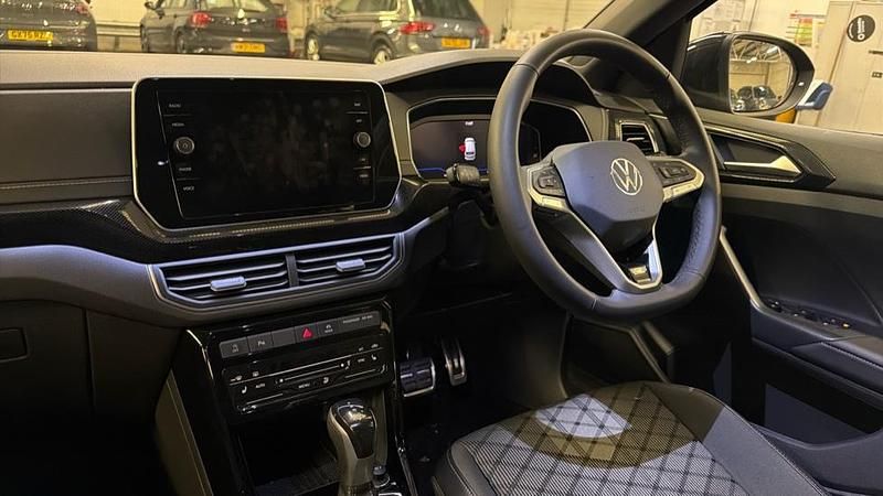 New VW T-Cross R-line 150 HP (110 kW) 2025 Deep black pearl SUV