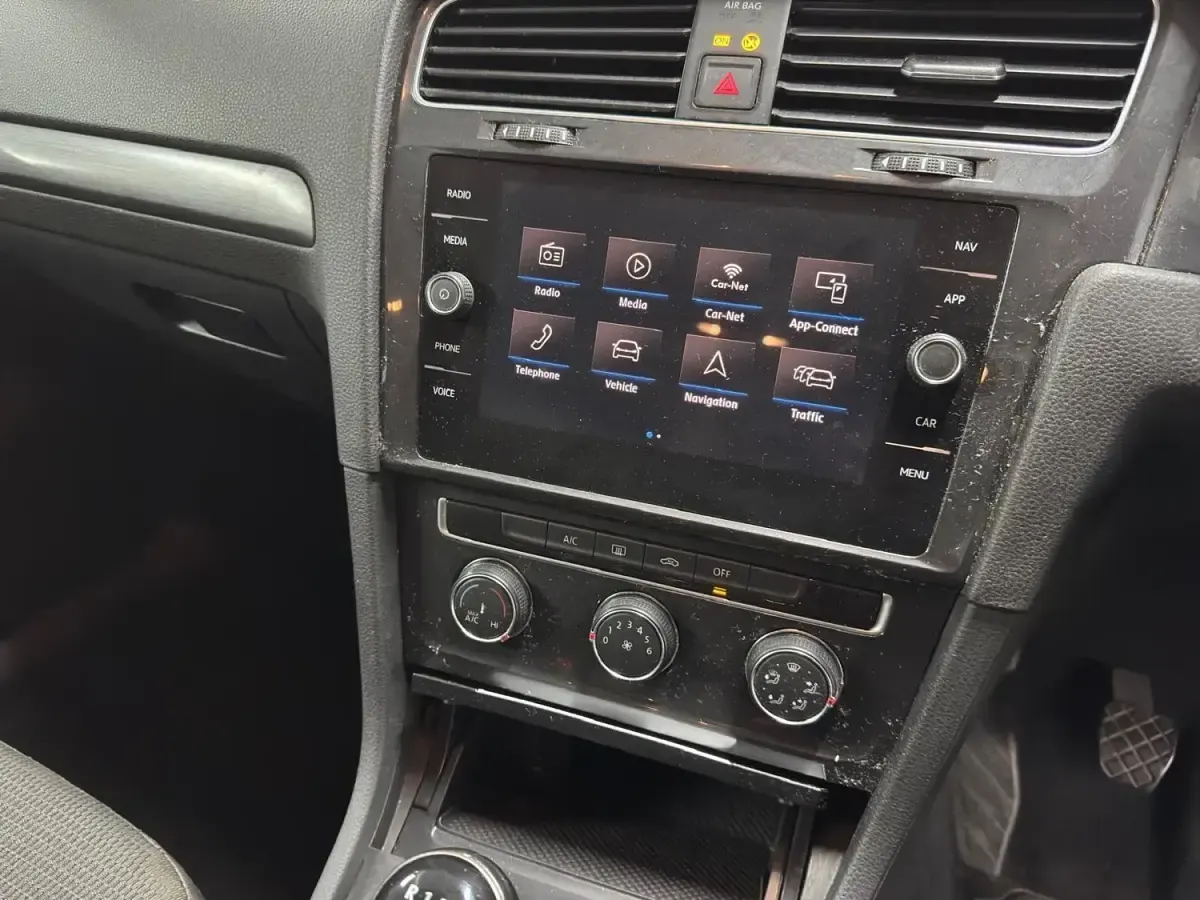 Używany VW Golf VII SE 115 KM (84 kW) 2018 Szary Hatchback