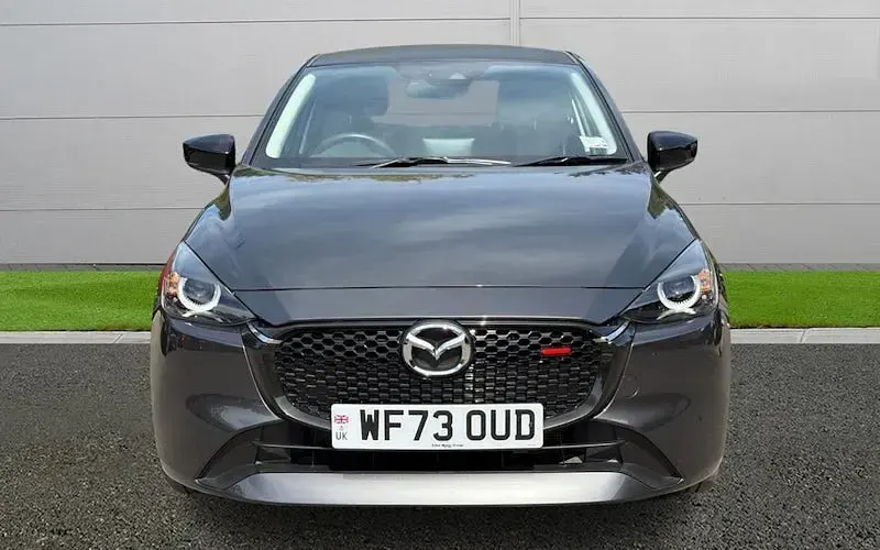 Usado Mazda 2 Homura-Aka 90 HP (66 kW) 2024 Cinzento Citadino