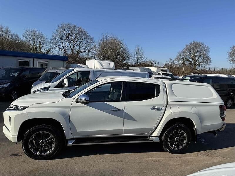 Used Mitsubishi L200 Warrior 150 HP (110 kW) 2019 White Pickup