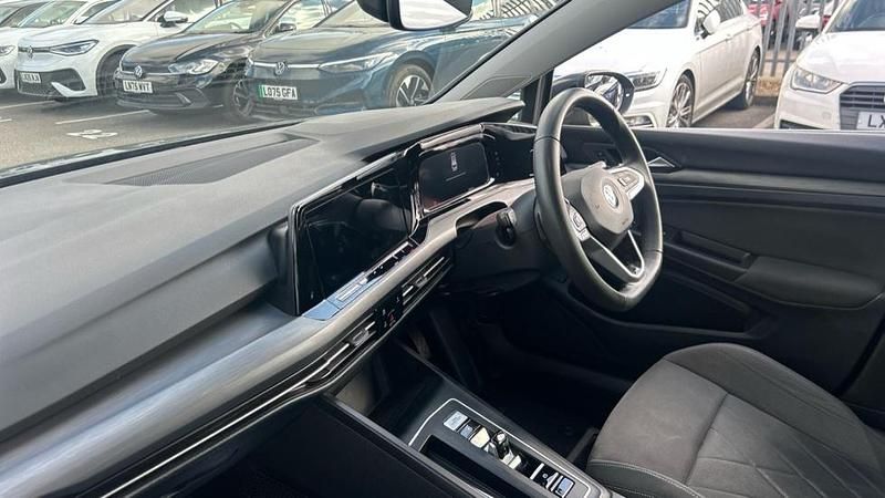 Begagnad VW Golf VIII Style 150 HK (110 kW) 2021 Grå