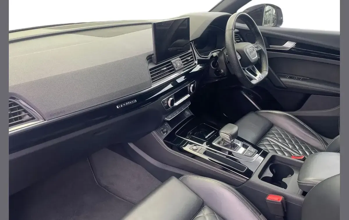 Used Audi Q5 Comfort 200 HP (147 kW) 2022 White SUV
