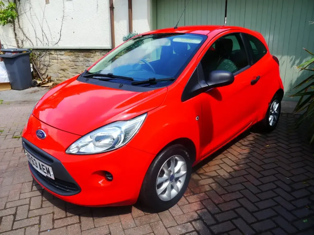 Used Ford Ka Studio 69 HP (50 kW) 2014 Red Hatchback