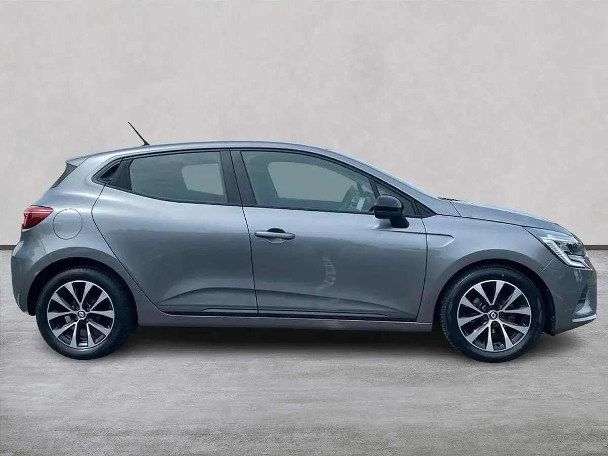 Used Renault Clio Evolution 90 HP (66 kW) 2022 Grey Hatchback