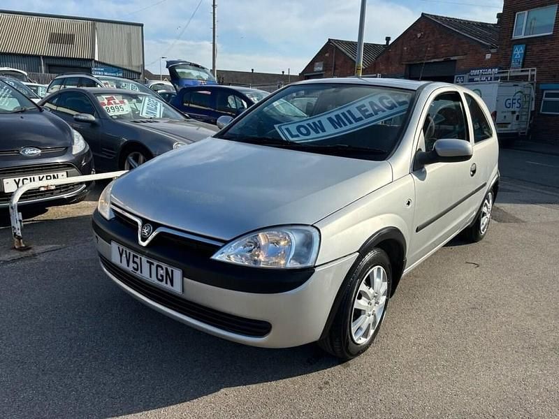 Used Vauxhall Corsa Comfort 59 HP (43 kW) 2001 Silver Hatchback