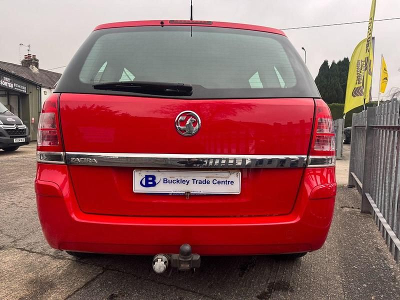 Used Vauxhall Zafira 120 HP (88 kW) 2014 Red MPV