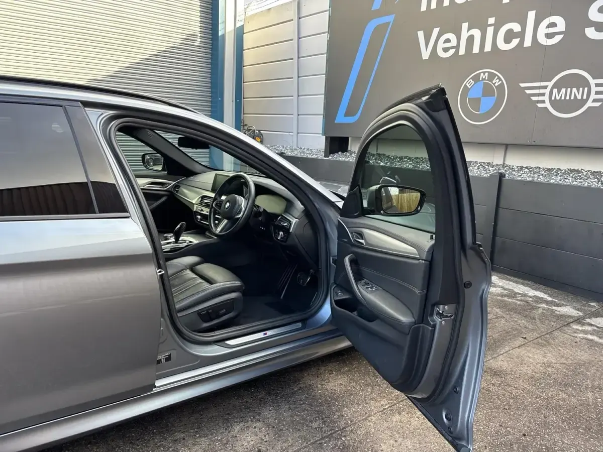 Gebraucht BMW 520 M Sport 190 PS (139 kW) 2019 Blau Kombi