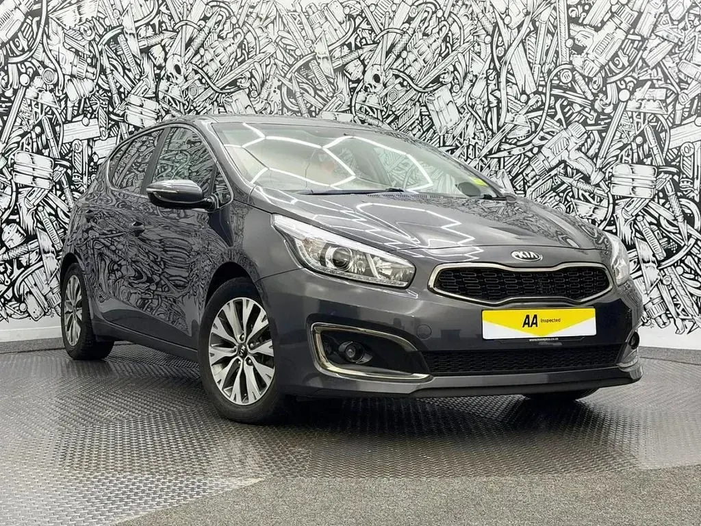 Używany Kia Ceed 134 KM (98 kW) 2016 Srebrny Hatchback