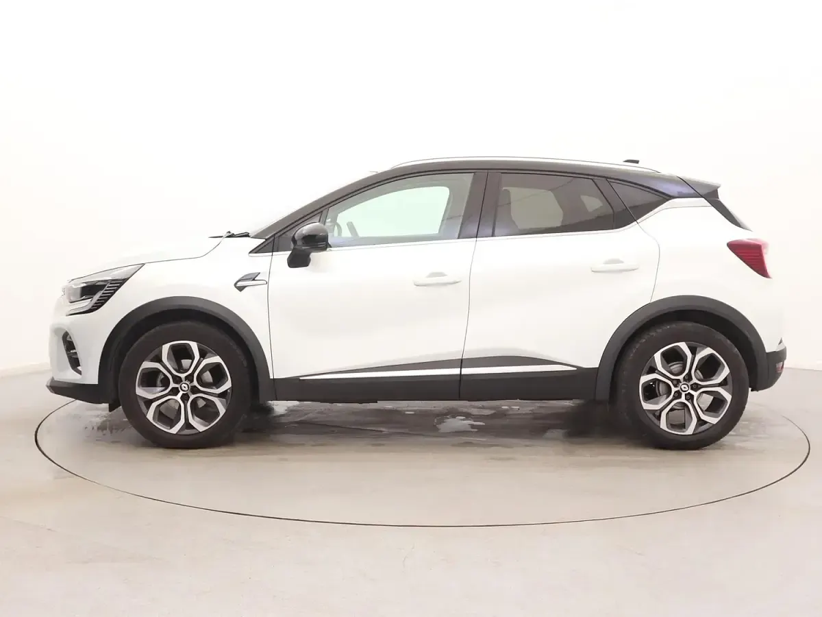 Used Renault Captur Techno 91 HP (66 kW) 2023 White/black SUV