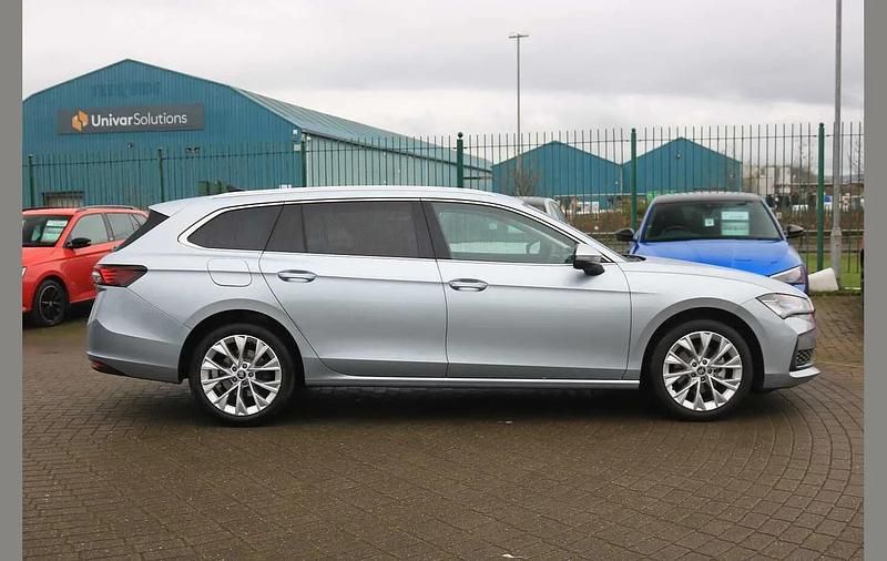 New Skoda Superb SE L 147 HP (108 kW) 2025 Pebble silver metallic Estate