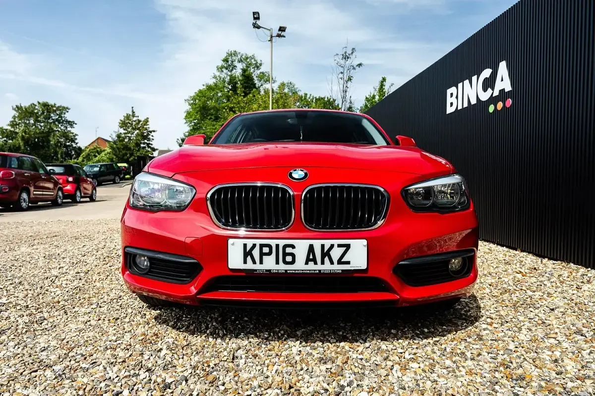 Used BMW 118 Impressive 136 HP (100 kW) 2016 Red Hatchback
