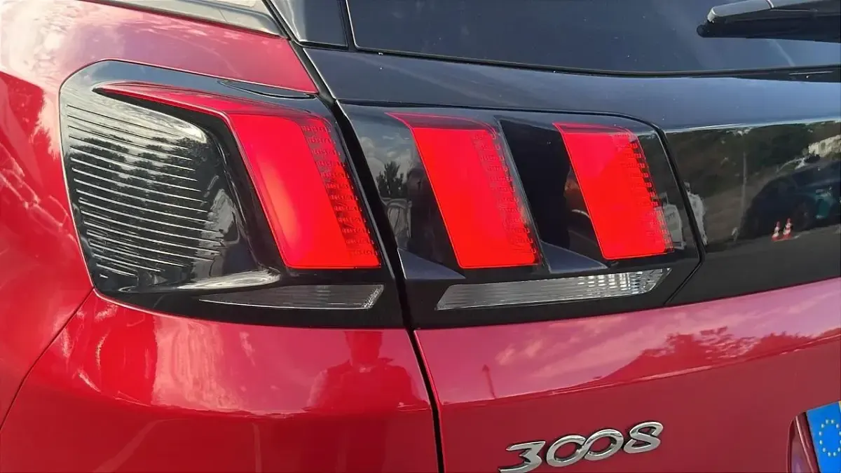Used Peugeot 3008 Allure 129 HP (94 kW) 2018 Red SUV