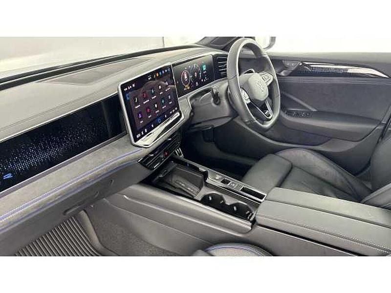 Used VW Passat R-line 272 HP (200 kW) 2025 Estate