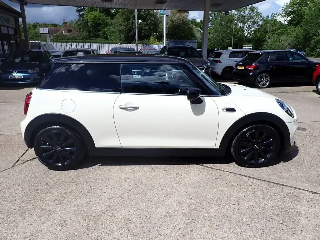 Used Mini Cooper Classic 136 HP (100 kW) 2020 White Hatchback