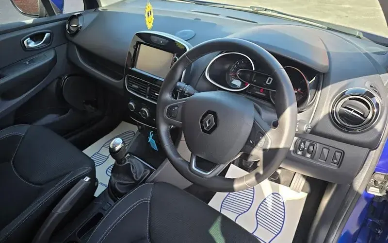 Used Renault Clio IV Iconic 90 HP (66 kW) 2018 Blue Hatchback