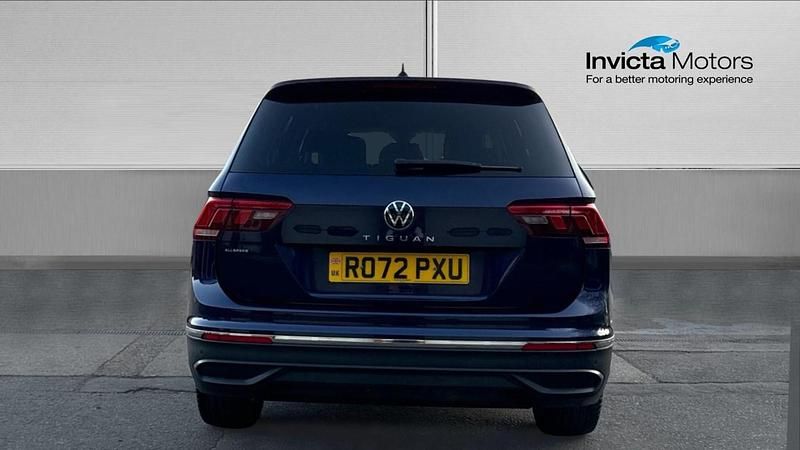 Used VW Tiguan Life 150 HP (110 kW) 2022 Blue metallic SUV