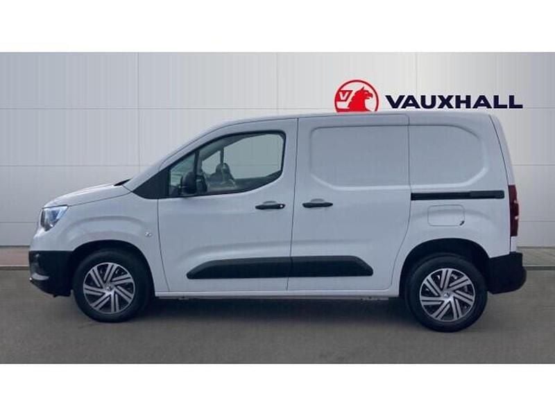 White Used 2024 Vauxhall Combo S MPV | £11,995 (Good price) - Image 1/4