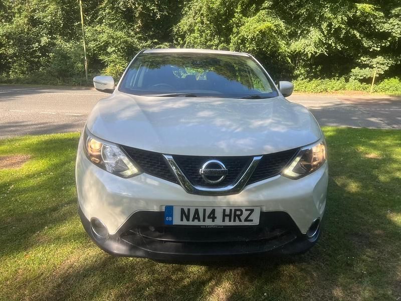Used Nissan Qashqai Acenta 2014 White SUV