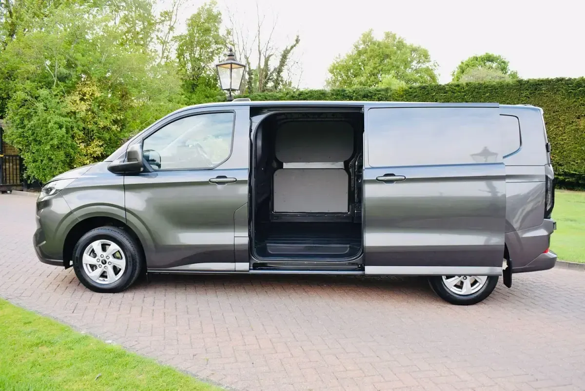 Used Ford Transit Custom Limited 170 HP (125 kW) 2024 Grey Van