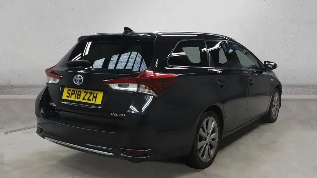 Used Toyota Auris Hybrid 136 HP (100 kW) 2018 Black Estate